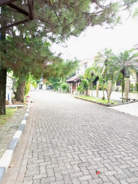 Dijual Rumah Desain Mewah Klasik di Ciputat Timur, Tangerang Selatan