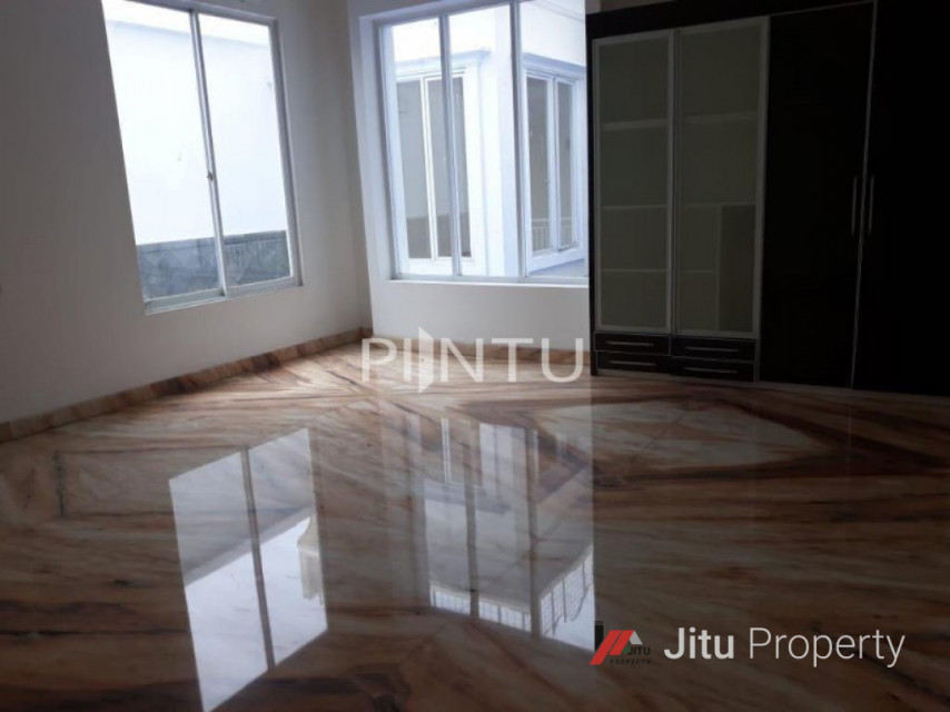 Dijual Rumah Mewah dan Strategis di Ciputat Timur, Tangerang Selatan