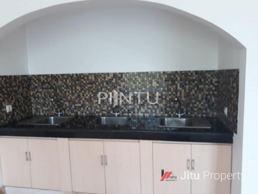 Dijual Rumah Mewah dan Strategis di Ciputat Timur, Tangerang Selatan