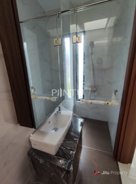 Dijual Rumah Istimewa Lokasi Super Strategis di Larangan, Tangerang