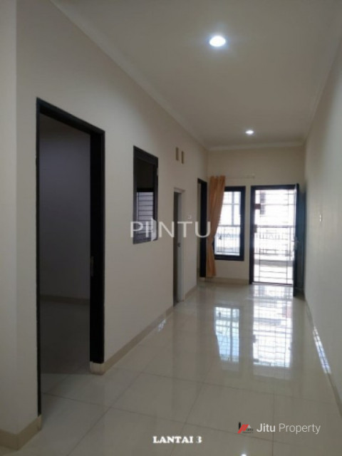 Dijual Rumah Tinggal 3 Lantai Siap Huni di Jakarta Barat