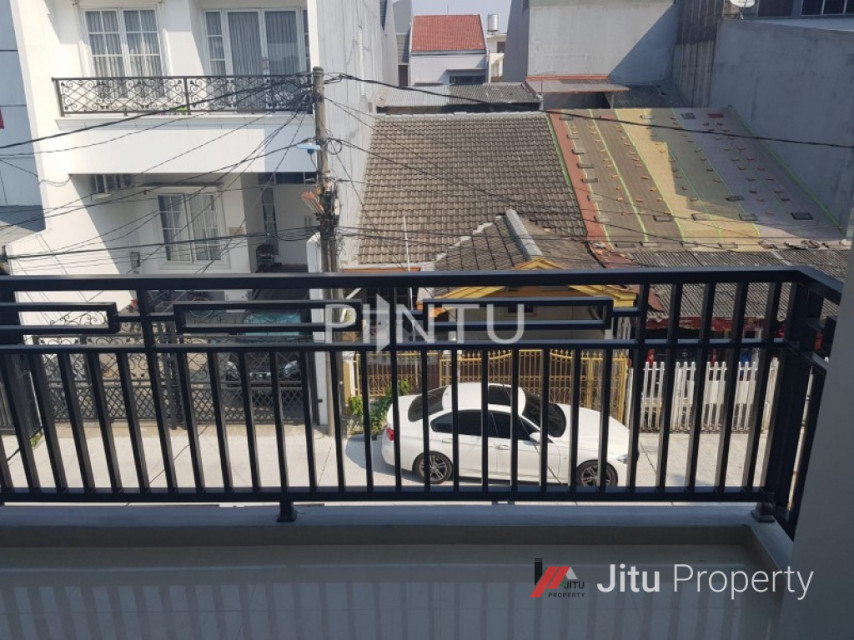Dijual Rumah Strategis di Pegangsaan Dua, Kelapa Gading, Jakarta Utara