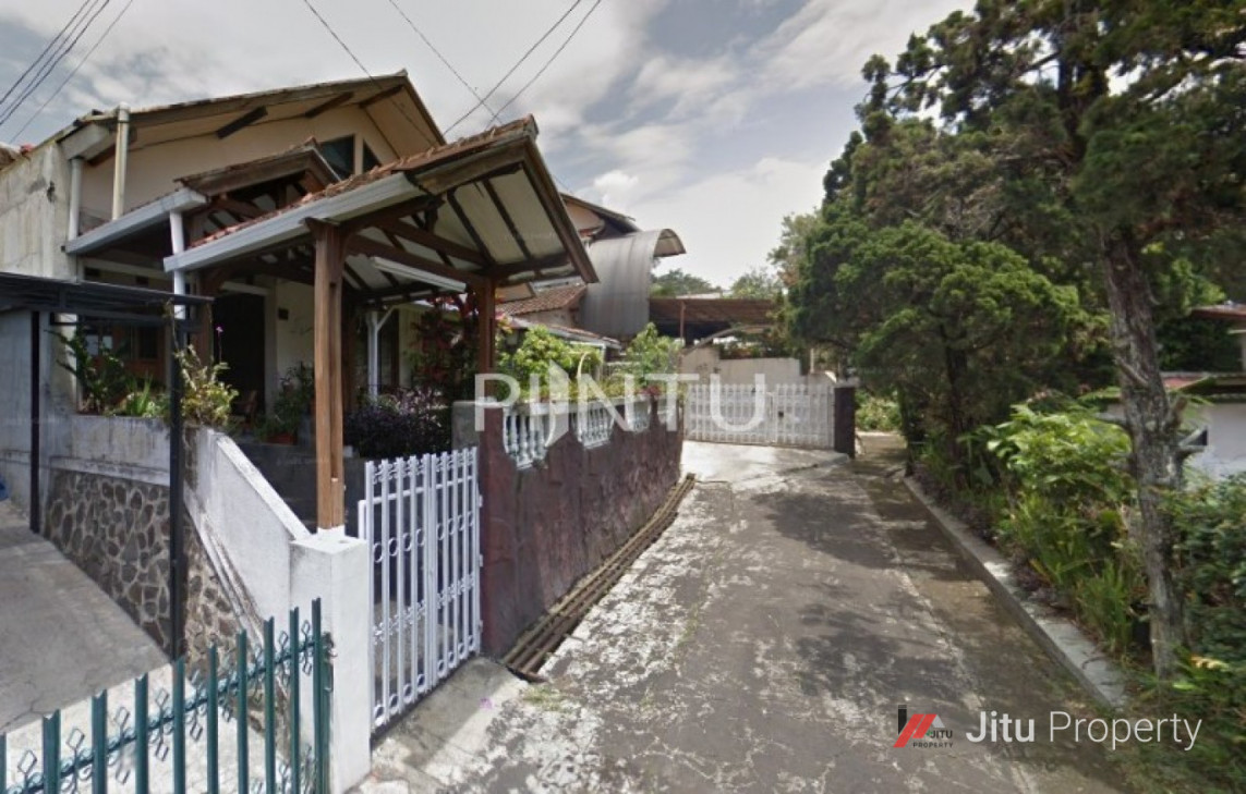 Rumah Dijual Kondisi Nyaman Sejuk Di Coblong, Kota Bandung