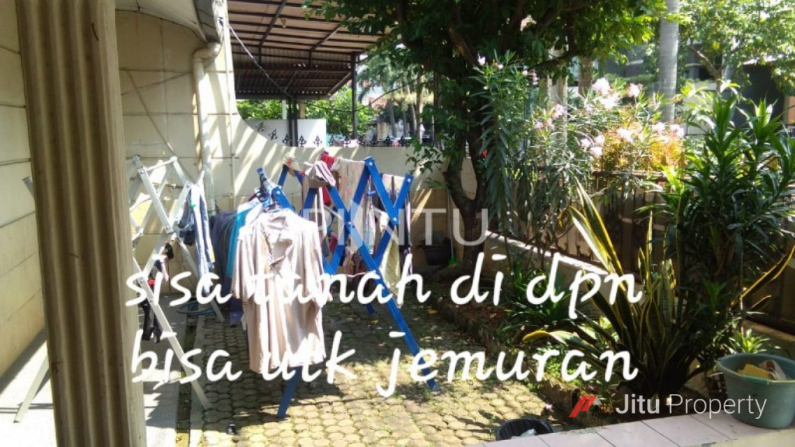 Rumah Satu Setengah Lantai Unik Di Pondok Aren, Tangerang Selatan