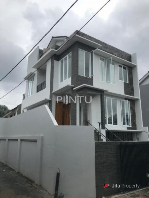Dijual Rumah Baru Letak Strategis Daerah Kebayoran Lama, Jakarta Selat