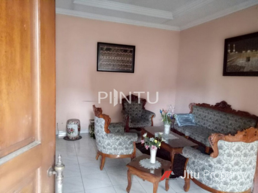 Dijual Rumah Besar Dengan Halaman Luas Dikawasan Joglo Jakarta Barat