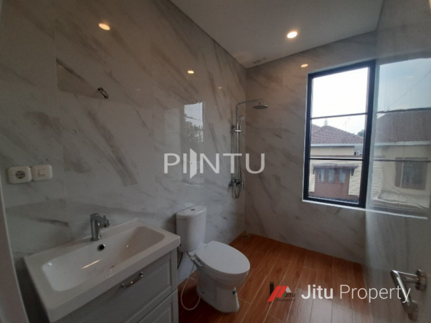 Rumah Minimalis Dengan Design France Classic Bintaro Sektor 1