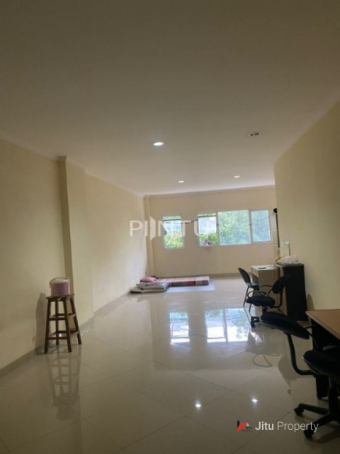 Ruko Siap Huni Lokasi Strategis Pinggir Jalan Kebayoran Baru