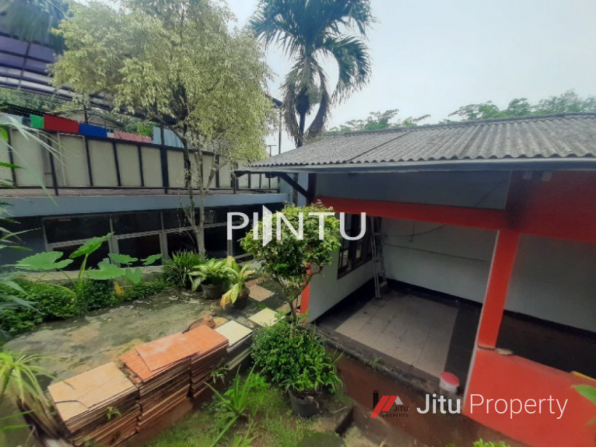 Rumah Sederhana Luas Di Daerah Komplek Deplu Larangan