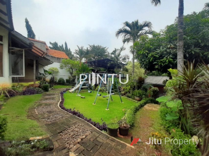 Rumah Sederhana Luas Di Daerah Komplek Deplu Larangan
