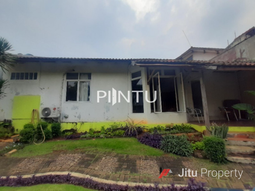 Rumah Sederhana Luas Di Daerah Komplek Deplu Larangan