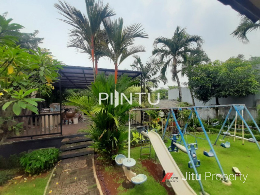 Rumah Sederhana Luas Di Daerah Komplek Deplu Larangan