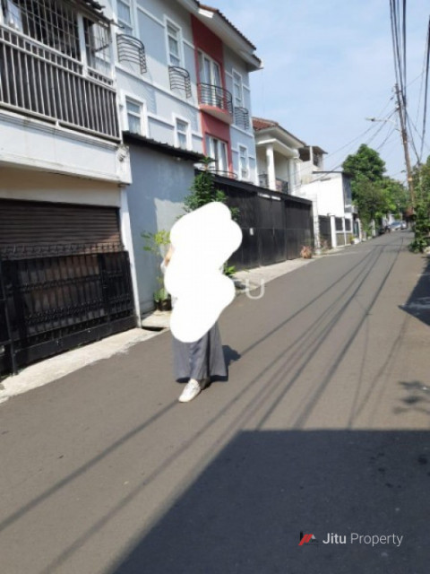 Rumah Siap Huni Di Menteng Dalam Tebet Jakarta Selatan