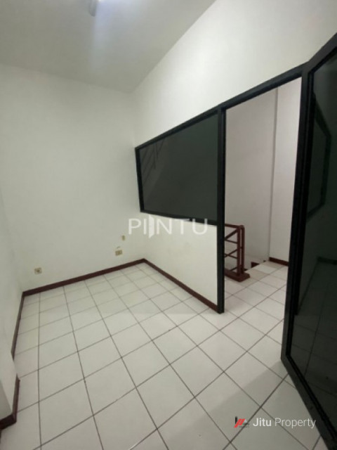 Dijual/disewa Ruko Zona Komersil Pinggir Jalan Siap Huni