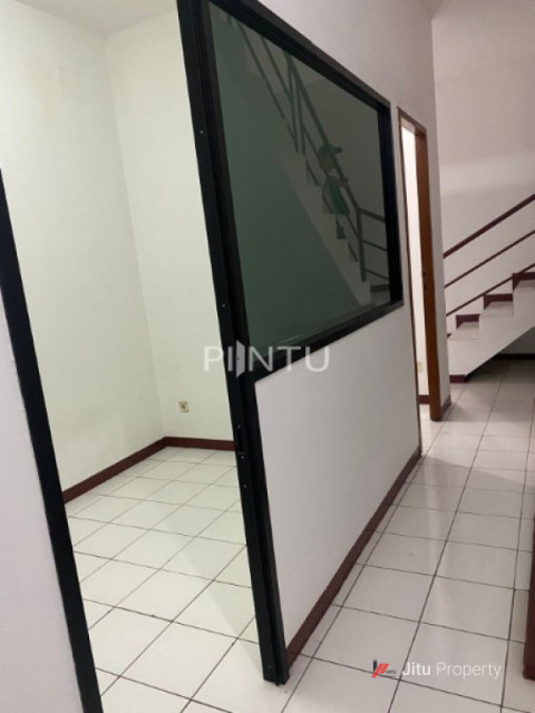 Dijual/disewa Ruko Zona Komersil Pinggir Jalan Siap Huni