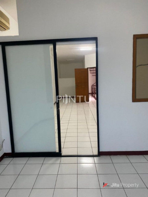 Dijual/disewa Ruko Zona Komersil Pinggir Jalan Siap Huni