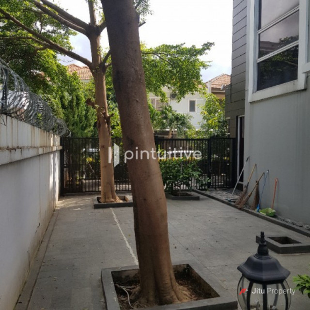 Dijual Rumah Marina Cove Hoek 3 Lantai 16x17 Pinggir Jalan