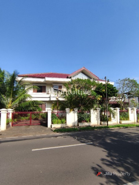 Rumah Untuk Keluarga Besar Di Cilandak, Jakarta Selatan
