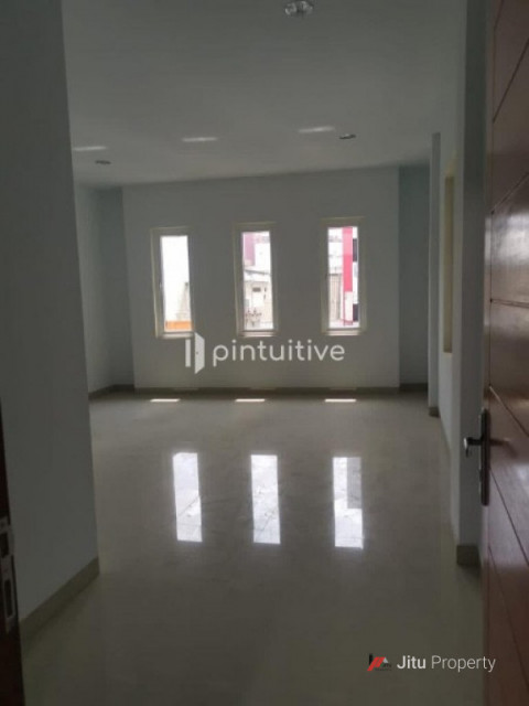 Cocok Untuk Kantor Atau Tempat Percetakan (3,5 Lantai)