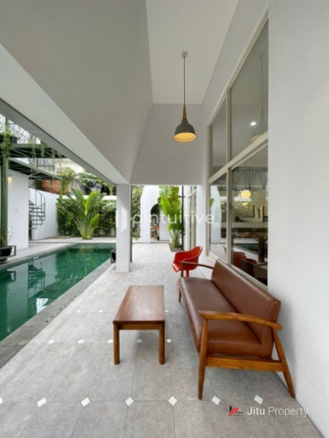 Dijual Rumah Gaya Scandinavian di Pejaten, Pasar Minggu