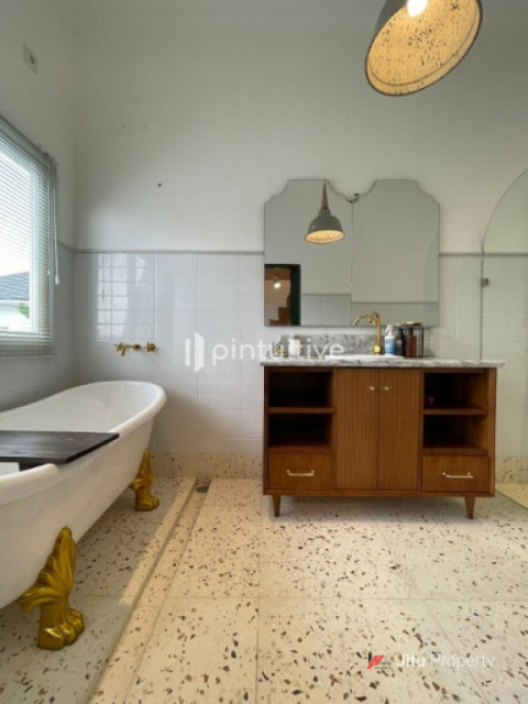 Dijual Rumah Gaya Scandinavian di Pejaten, Pasar Minggu