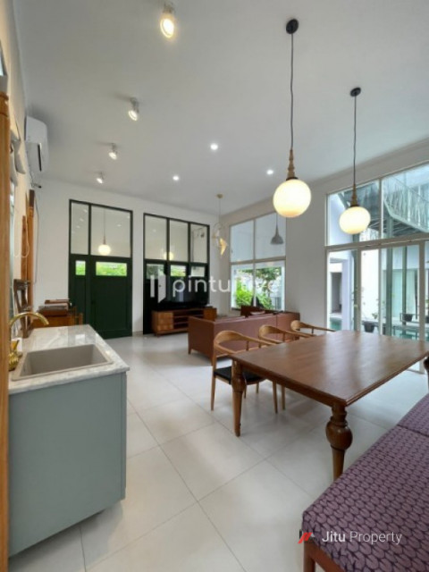 Dijual Rumah Gaya Scandinavian di Pejaten, Pasar Minggu