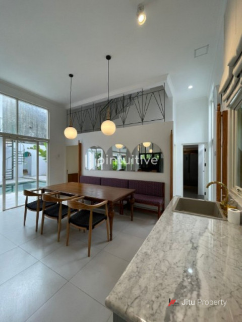 Dijual Rumah Gaya Scandinavian di Pejaten, Pasar Minggu