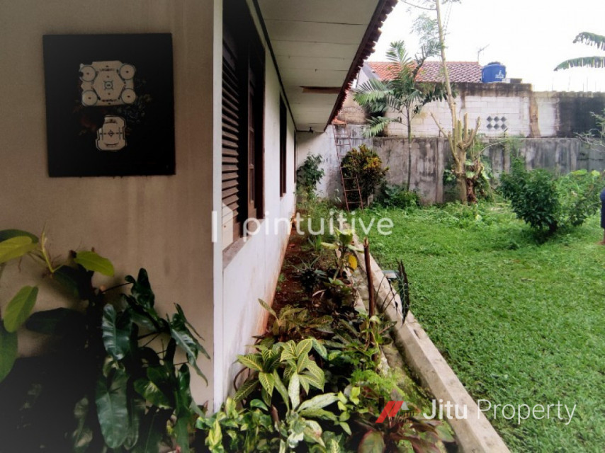 Dijual Rumah Dengan Halaman Luas Di Pondok Ranji, Tangerang Selatan