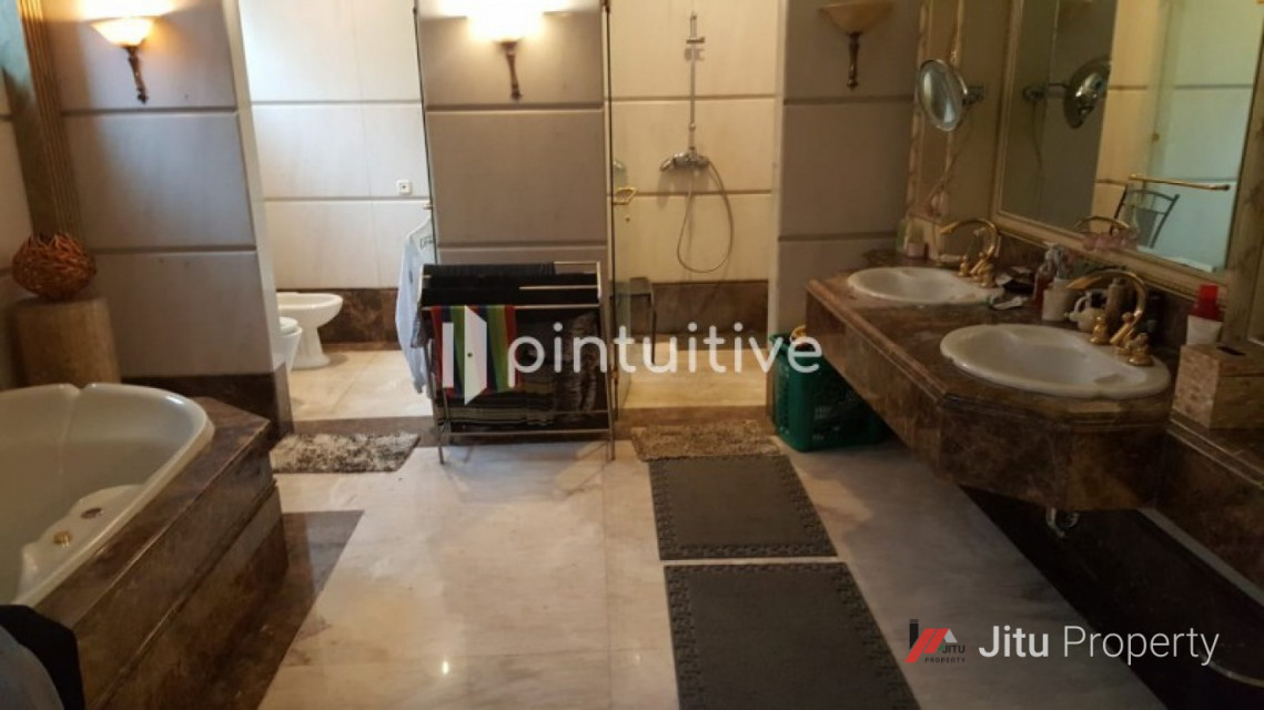 Rumah Lama Nan Megah Di Bundaran Metro Pondok Indah Jakarta Selatan