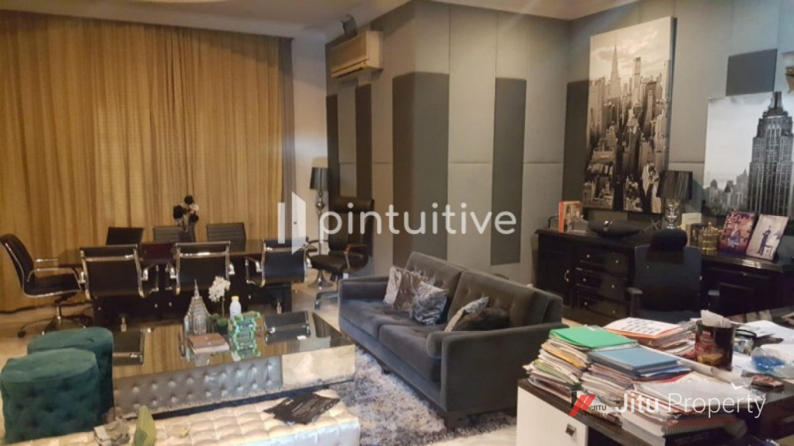 Rumah Lama Nan Megah Di Bundaran Metro Pondok Indah Jakarta Selatan