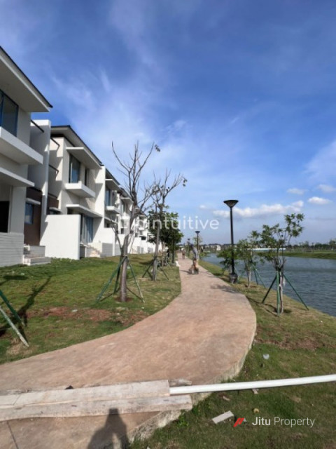 Dijual Rumah Strategis di PIK 2, Penjaringan, Jakarta Utara