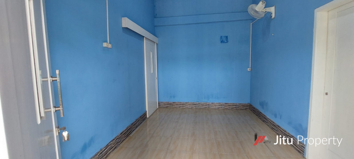 Dijual rumah SHM L.T 114M2, Lokasi Strategis, Depan Lapangan Fasum