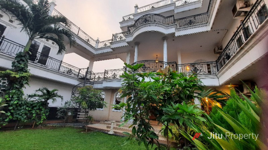 Rumah Mewah 4 lantai Harga Murah Jati Sari Jati Indah