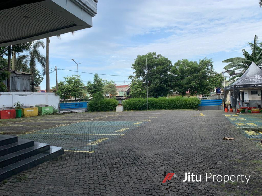 Disewakan Gedung Kebon Jeruk Lokasi Strategis depan Jalan Raya