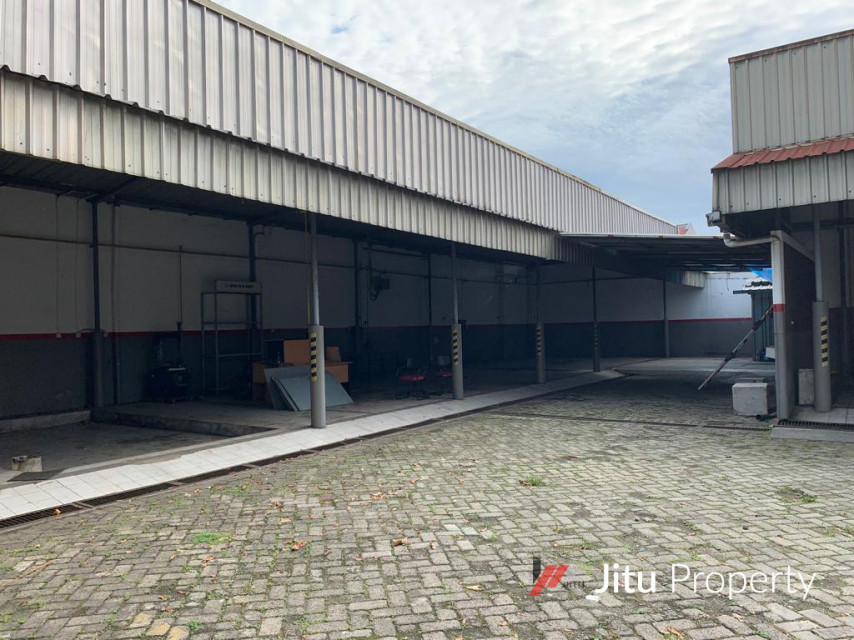 Disewakan Gedung Kebon Jeruk Lokasi Strategis depan Jalan Raya