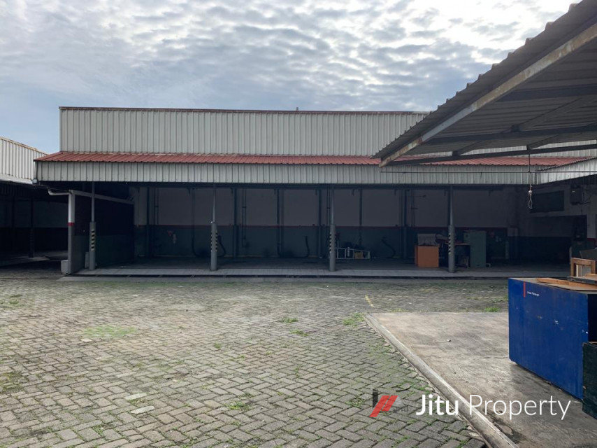 Disewakan Gedung Kebon Jeruk Lokasi Strategis depan Jalan Raya