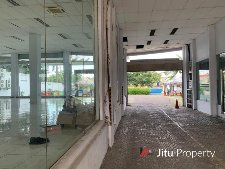 Disewakan Gedung Kebon Jeruk Lokasi Strategis depan Jalan Raya