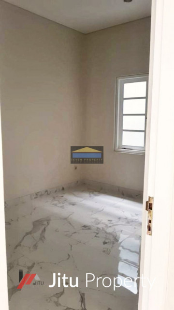 Rumah Cantik Full Renovasi Sudah Baja Ringan di Kota Wisata