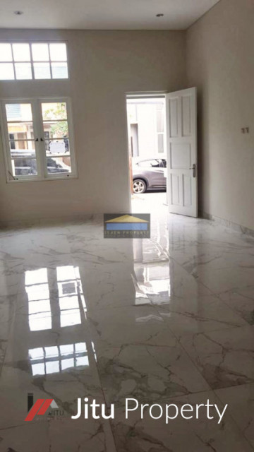 Rumah Cantik Full Renovasi Sudah Baja Ringan di Kota Wisata