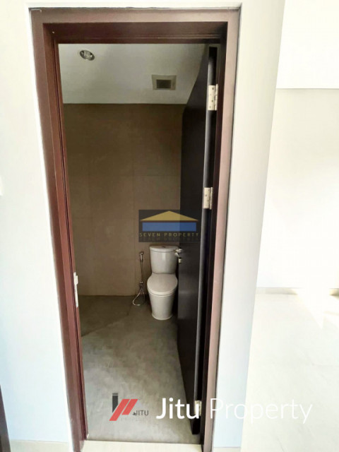 Rumah Modern Minimalis Bagus Lokasi Hook di Cimanggis