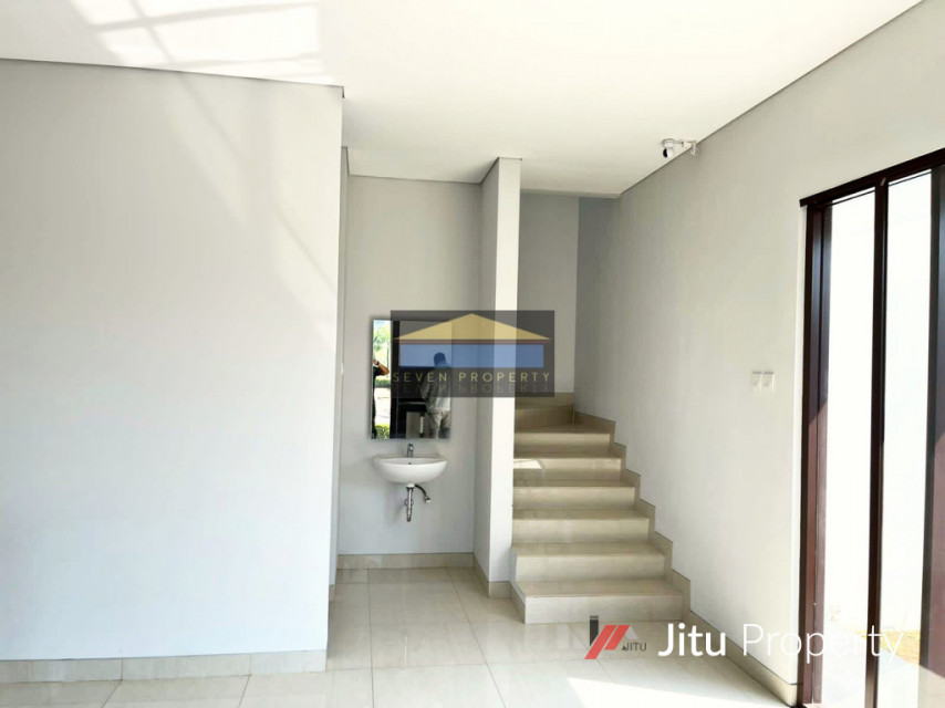 Rumah Modern Minimalis Bagus Lokasi Hook di Cimanggis