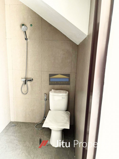 Rumah Modern Minimalis Bagus Lokasi Hook di Cimanggis