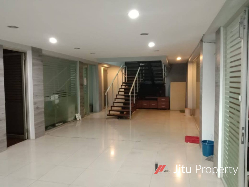 Dijual ruko bekas kantor Radio Dalam Kebayoran baru Jakarta Selatan