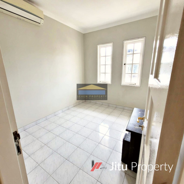 Dijual Rumah Bagus Siap Huni Harga Nego di Legenda Wisata 