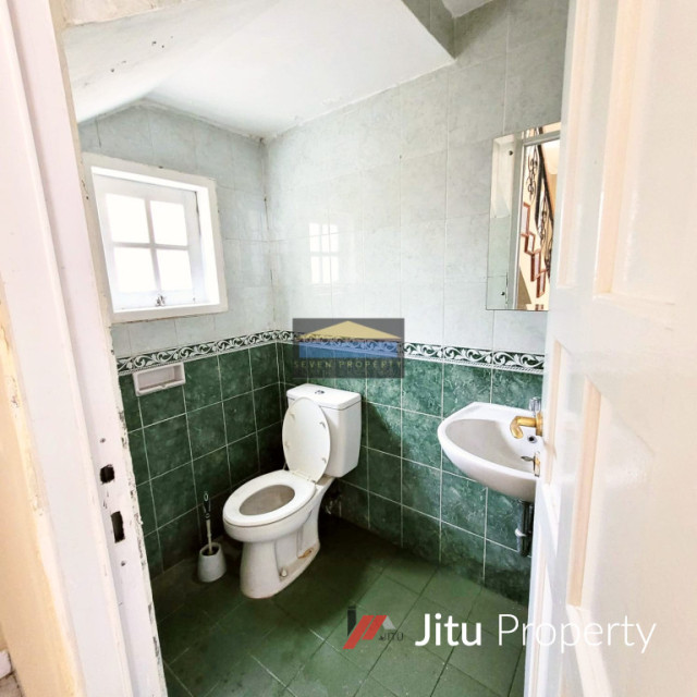 Dijual Rumah Bagus Siap Huni Harga Nego di Legenda Wisata 