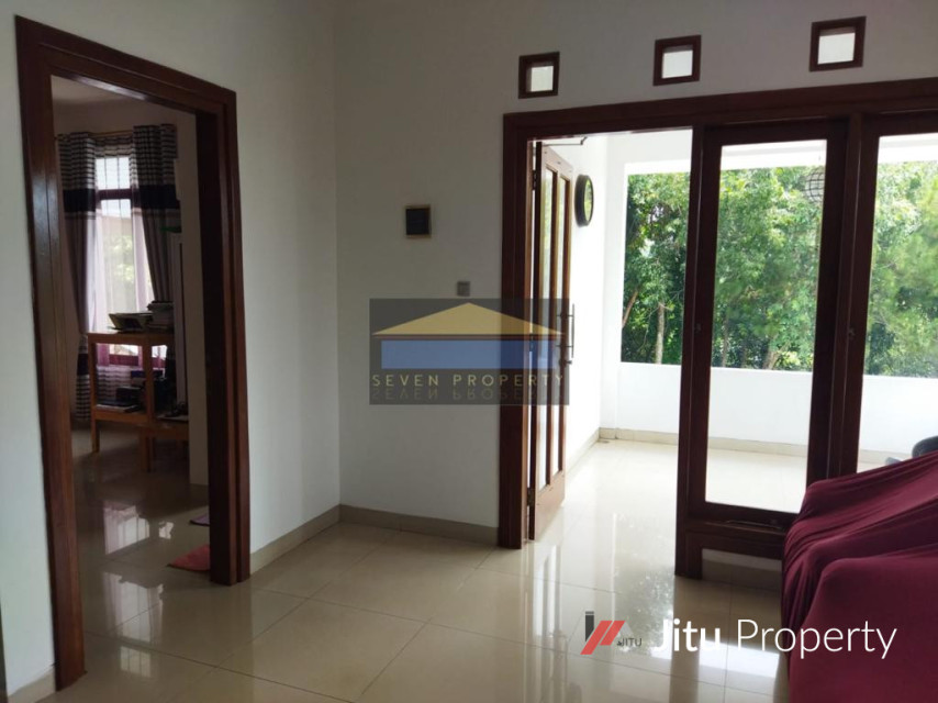 Dijual Rumah Hook Full Renovasi Semi Furnished di Bukit Golf Riverside