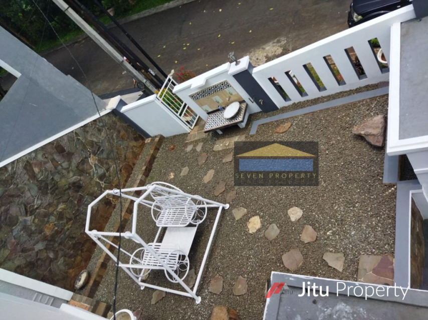 Dijual Rumah Hook Full Renovasi Semi Furnished di Bukit Golf Riverside