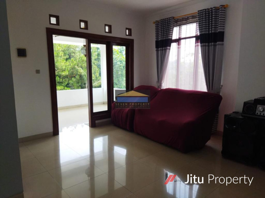 Dijual Rumah Hook Full Renovasi Semi Furnished di Bukit Golf Riverside