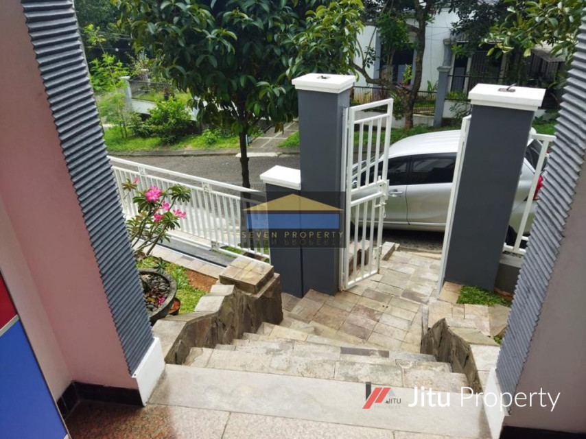 Dijual Rumah Hook Full Renovasi Semi Furnished di Bukit Golf Riverside