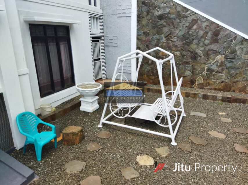 Dijual Rumah Hook Full Renovasi Semi Furnished di Bukit Golf Riverside